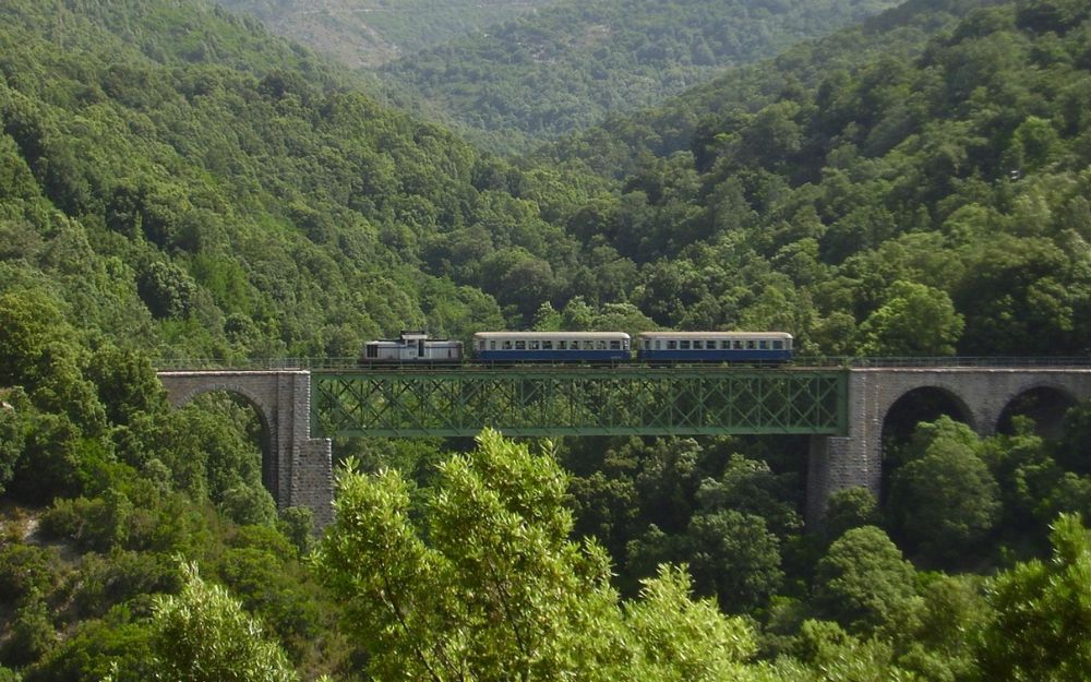 Trenino Verde Sardegna: il viaggio lento nel cuore autentico dell’isola